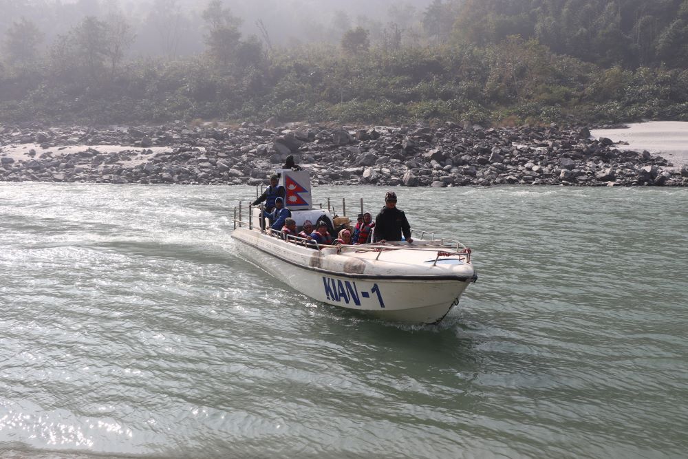 पानी जेटबोटले सहज बन्दै भोजपुरवासीको यात्रा   